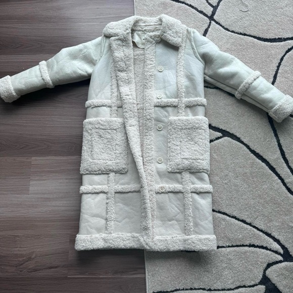 LIMITED EDITION VEGAN LEATHER & SHEARLING MANIÈRE DE VOIR - Picture 8 of 13